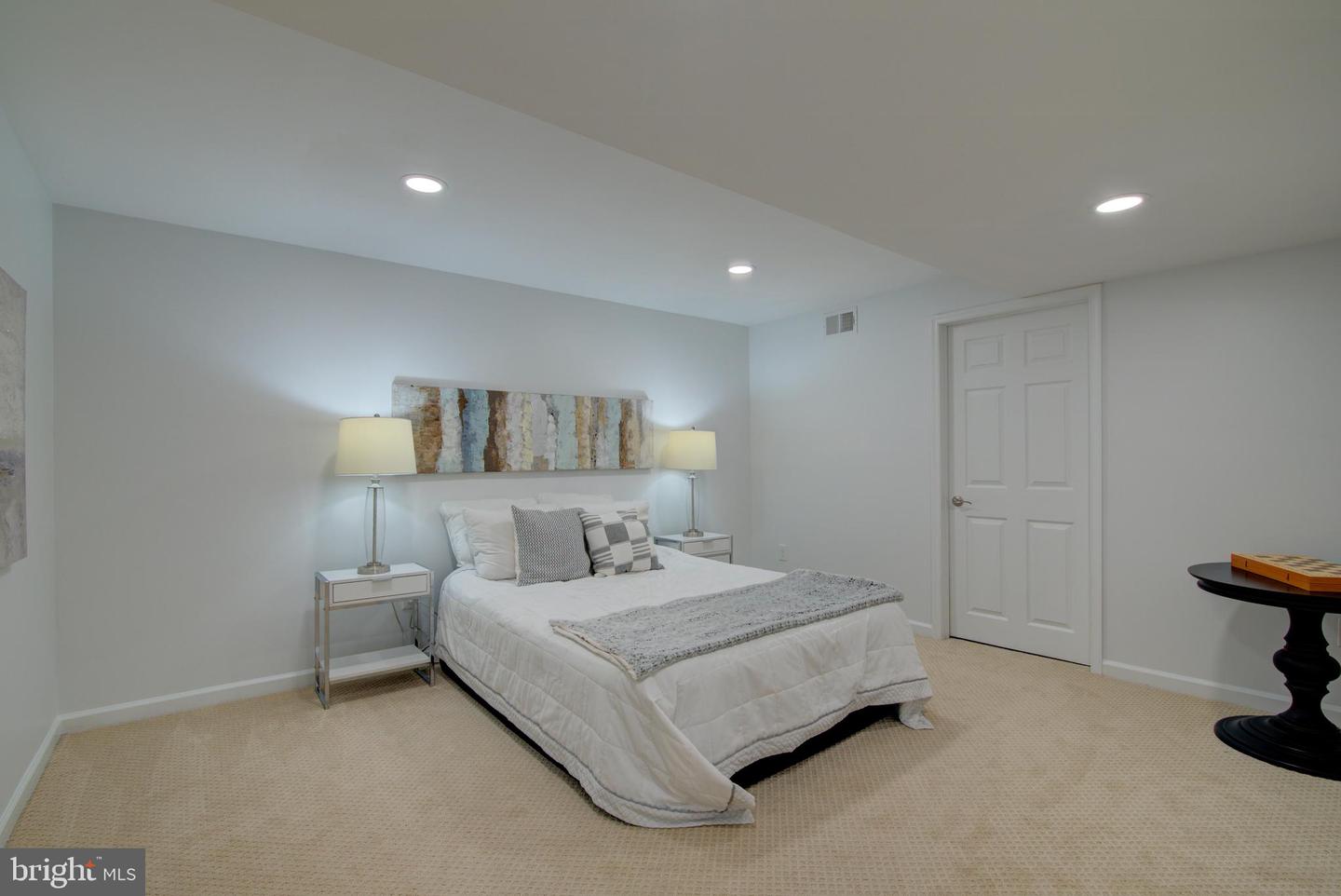 11714 LARIAT LN, OAKTON, Virginia 22124, 4 Bedrooms Bedrooms, ,4 BathroomsBathrooms,Residential,For sale,11714 LARIAT LN,VAFX2254722 MLS # VAFX2254722