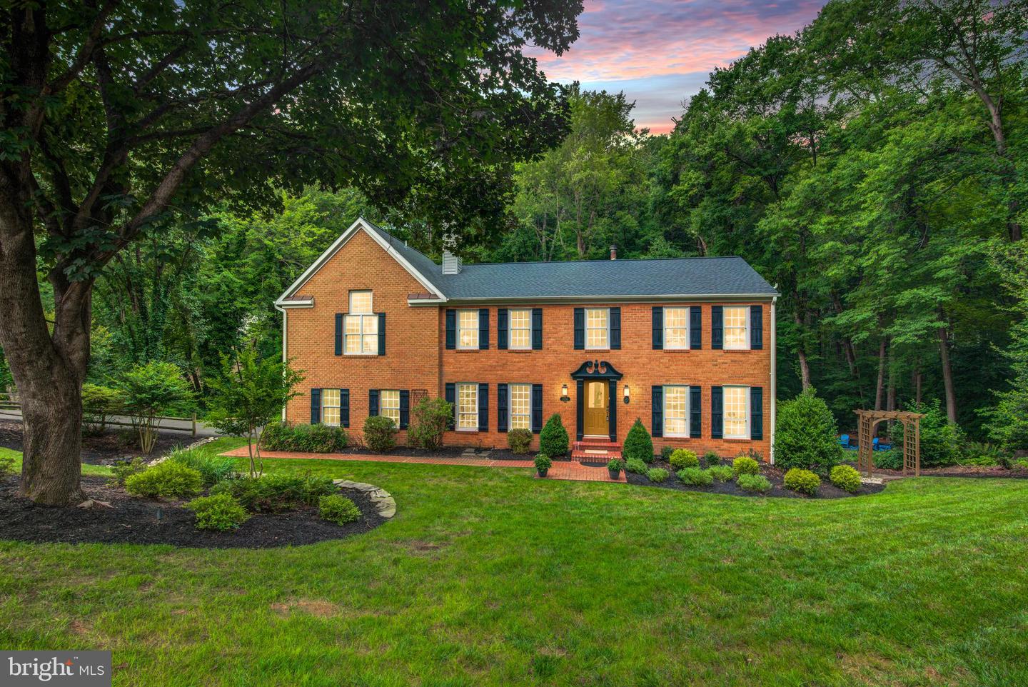 11714 LARIAT LN, OAKTON, Virginia 22124, 4 Bedrooms Bedrooms, ,4 BathroomsBathrooms,Residential,For sale,11714 LARIAT LN,VAFX2254722 MLS # VAFX2254722