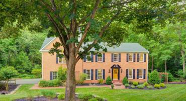 11714 LARIAT LN, OAKTON, Virginia 22124, 4 Bedrooms Bedrooms, ,4 BathroomsBathrooms,Residential,For sale,11714 LARIAT LN,VAFX2254722 MLS # VAFX2254722