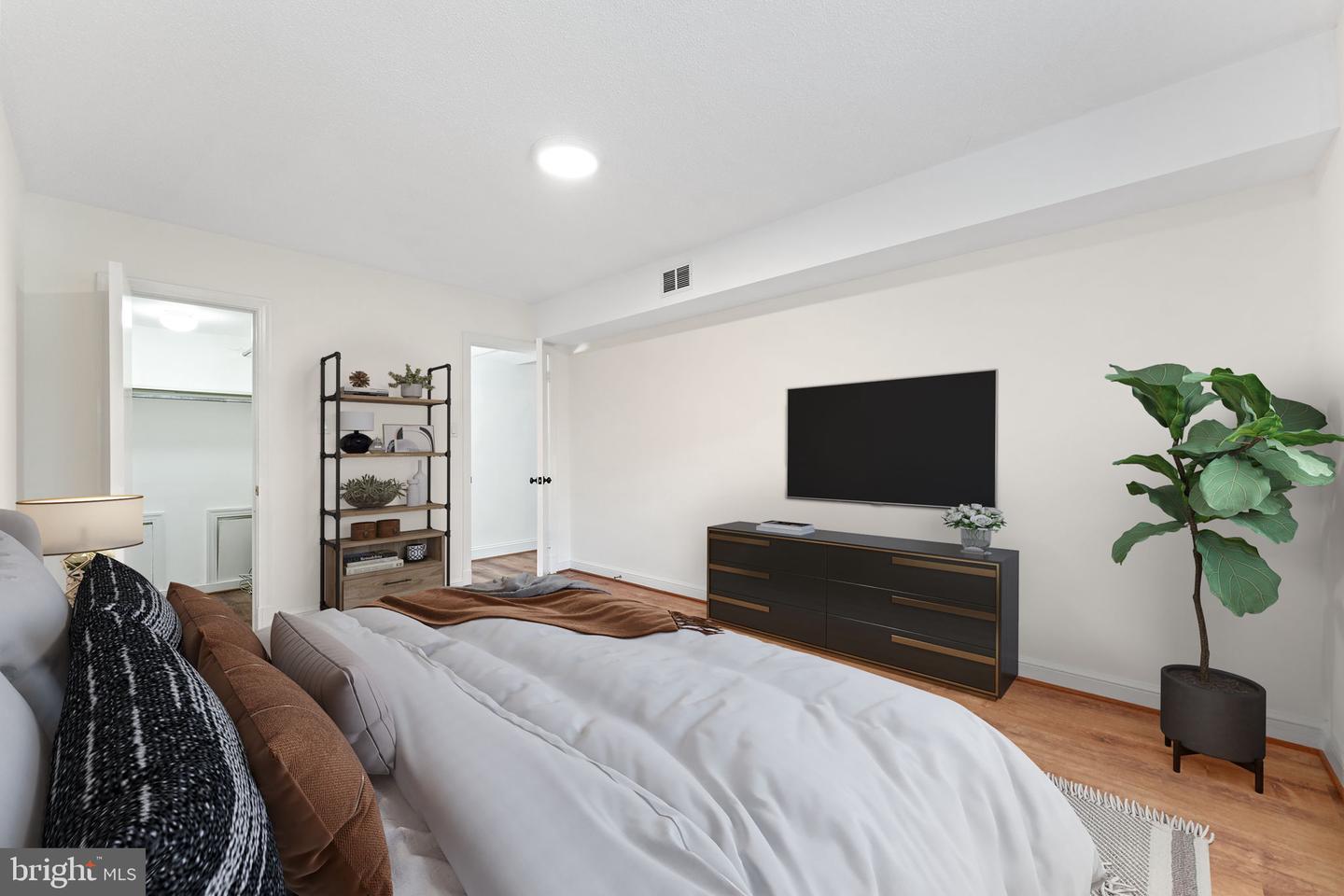 2805 ARLINGTON BLVD #101, ARLINGTON, Virginia 22201, 1 Bedroom Bedrooms, ,1 BathroomBathrooms,Residential,For sale,2805 ARLINGTON BLVD #101,VAAR2060458 MLS # VAAR2060458
