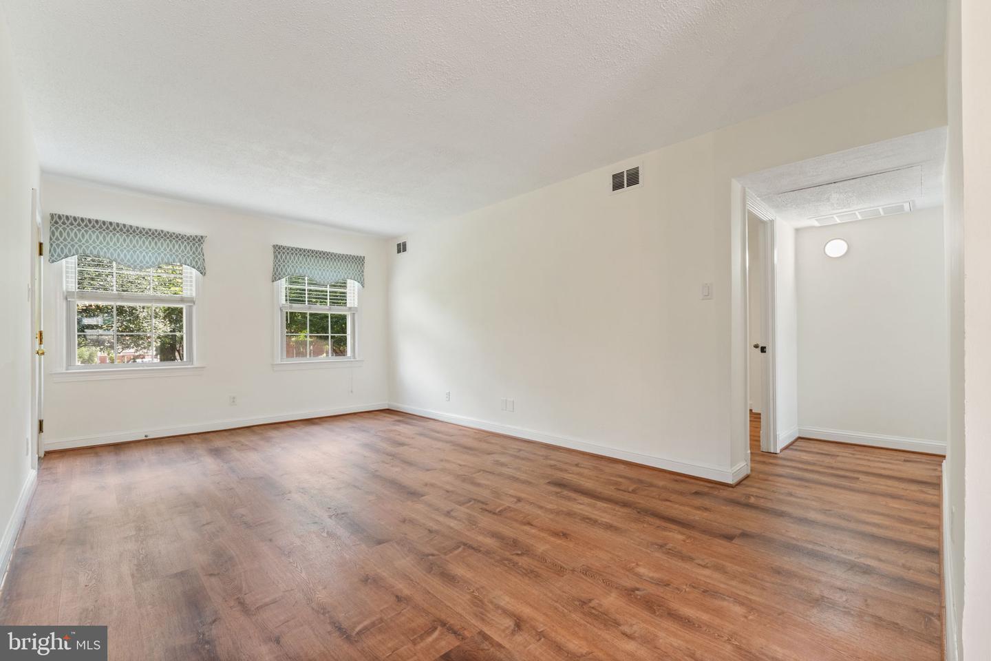2805 ARLINGTON BLVD #101, ARLINGTON, Virginia 22201, 1 Bedroom Bedrooms, ,1 BathroomBathrooms,Residential,For sale,2805 ARLINGTON BLVD #101,VAAR2060458 MLS # VAAR2060458