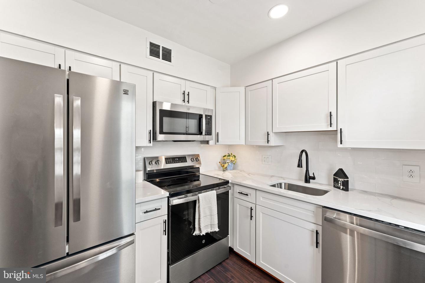 2805 ARLINGTON BLVD #101, ARLINGTON, Virginia 22201, 1 Bedroom Bedrooms, ,1 BathroomBathrooms,Residential,For sale,2805 ARLINGTON BLVD #101,VAAR2060458 MLS # VAAR2060458