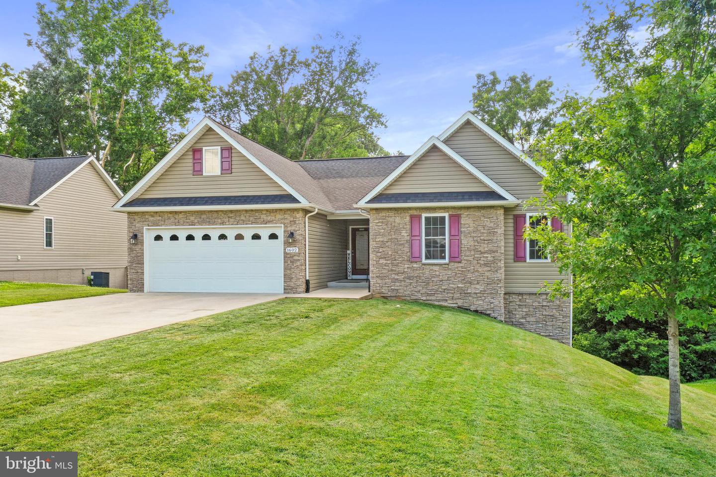 1602 BELMONT AVE, FRONT ROYAL, Virginia 22630, 3 Bedrooms Bedrooms, ,2 BathroomsBathrooms,Residential,For sale,1602 BELMONT AVE,VAWR2011670 MLS # VAWR2011670
