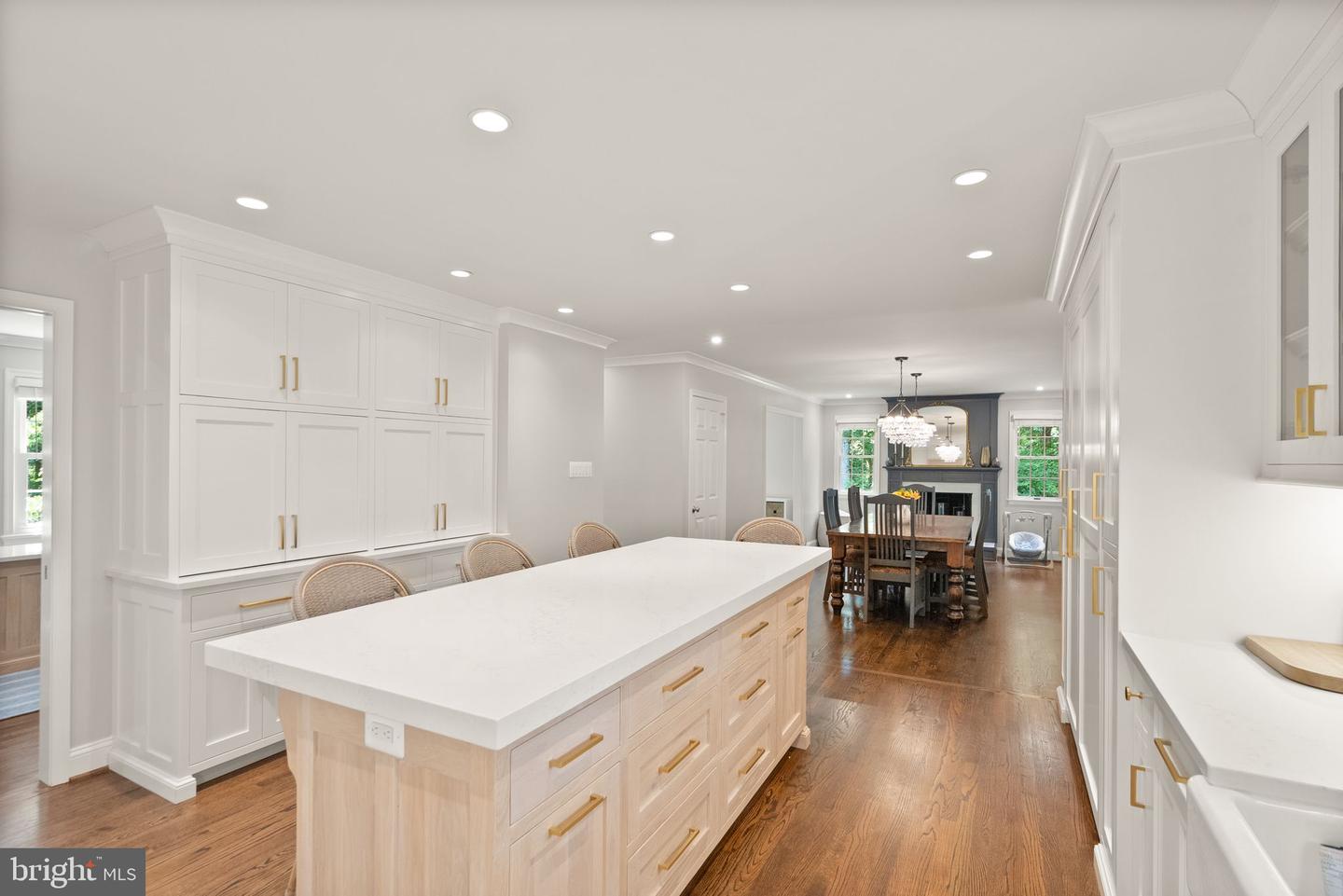 3500 WILLOW GREEN CT, OAKTON, Virginia 22124, 5 Bedrooms Bedrooms, ,3 BathroomsBathrooms,Residential,For sale,3500 WILLOW GREEN CT,VAFX2255130 MLS # VAFX2255130