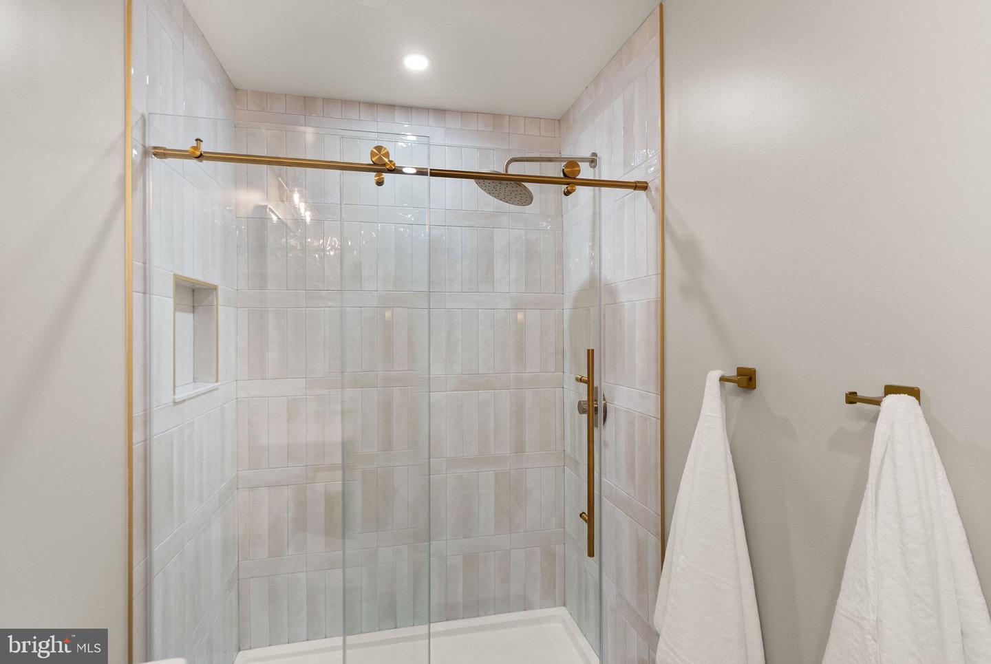 3500 WILLOW GREEN CT, OAKTON, Virginia 22124, 5 Bedrooms Bedrooms, ,3 BathroomsBathrooms,Residential,For sale,3500 WILLOW GREEN CT,VAFX2255130 MLS # VAFX2255130