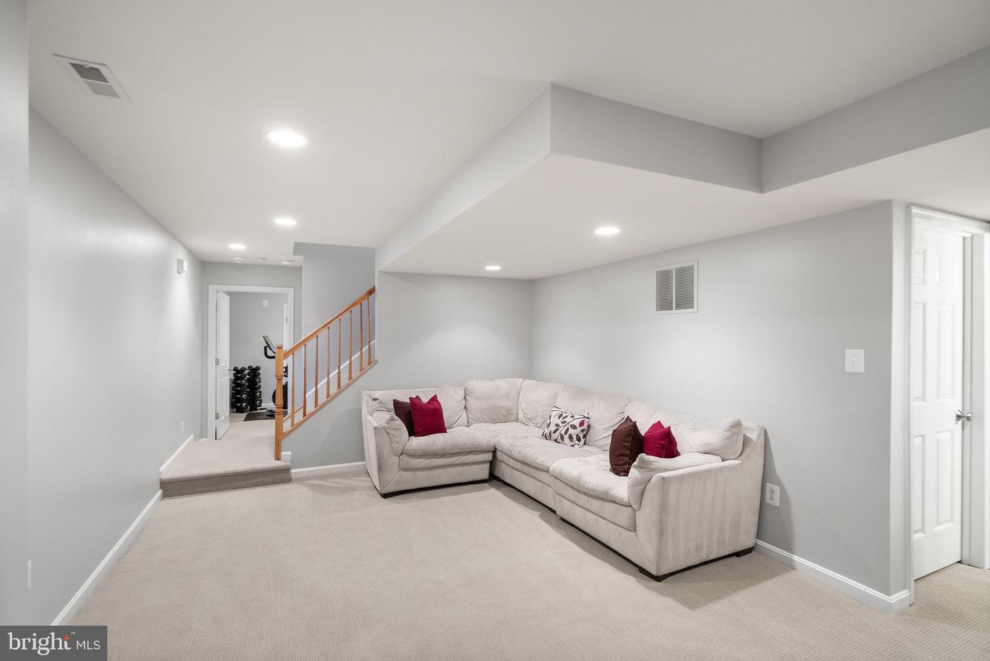 3500 WILLOW GREEN CT, OAKTON, Virginia 22124, 5 Bedrooms Bedrooms, ,3 BathroomsBathrooms,Residential,For sale,3500 WILLOW GREEN CT,VAFX2255130 MLS # VAFX2255130