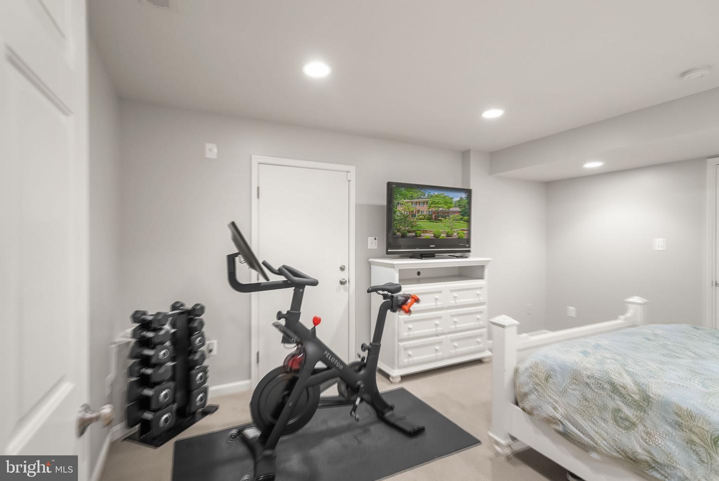 3500 WILLOW GREEN CT, OAKTON, Virginia 22124, 5 Bedrooms Bedrooms, ,3 BathroomsBathrooms,Residential,For sale,3500 WILLOW GREEN CT,VAFX2255130 MLS # VAFX2255130