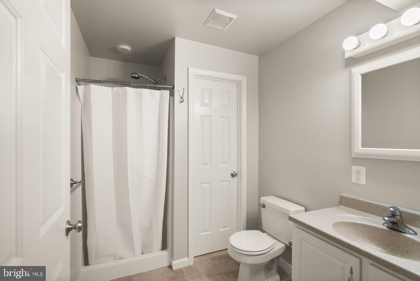 3500 WILLOW GREEN CT, OAKTON, Virginia 22124, 5 Bedrooms Bedrooms, ,3 BathroomsBathrooms,Residential,For sale,3500 WILLOW GREEN CT,VAFX2255130 MLS # VAFX2255130