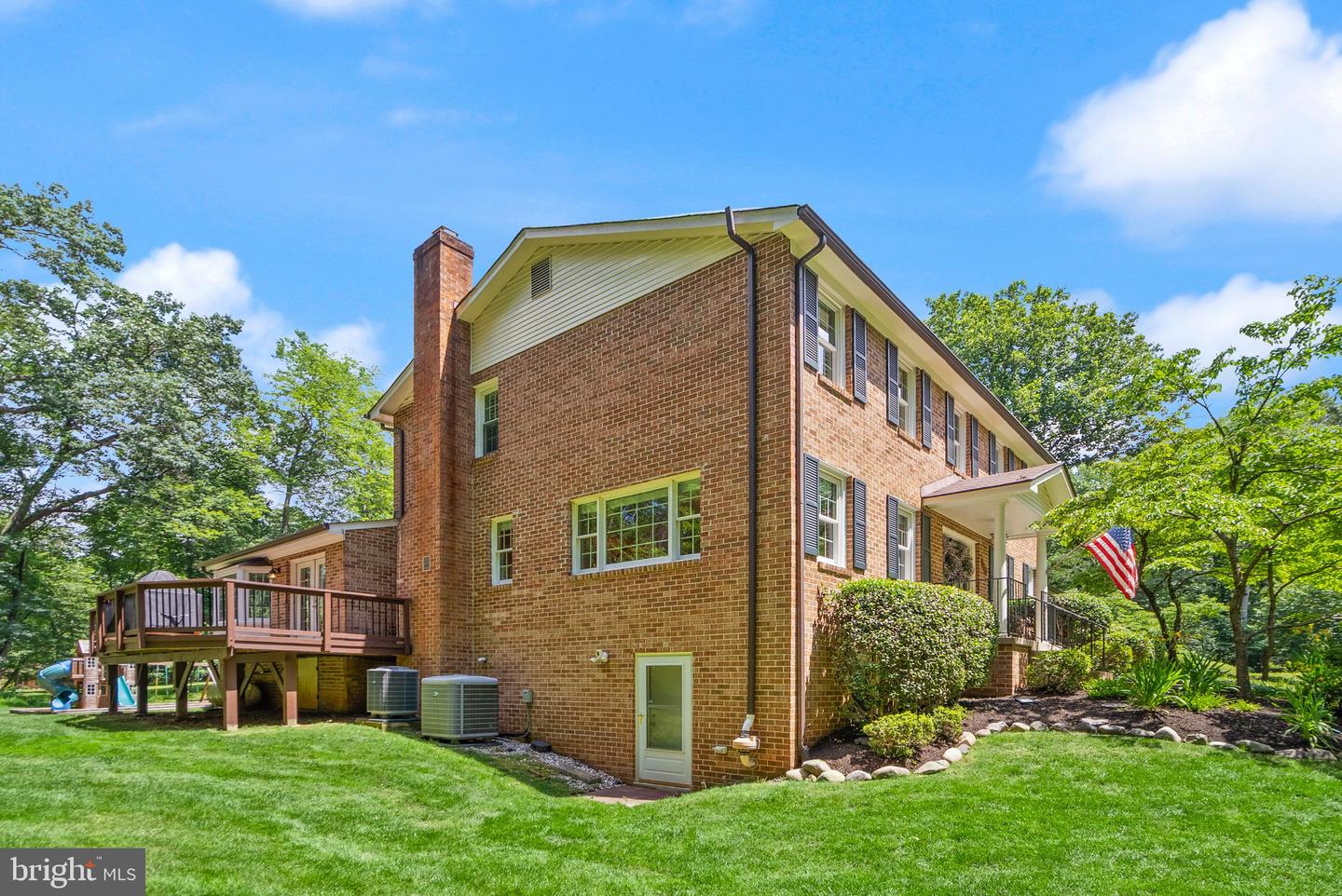 3500 WILLOW GREEN CT, OAKTON, Virginia 22124, 5 Bedrooms Bedrooms, ,3 BathroomsBathrooms,Residential,For sale,3500 WILLOW GREEN CT,VAFX2255130 MLS # VAFX2255130