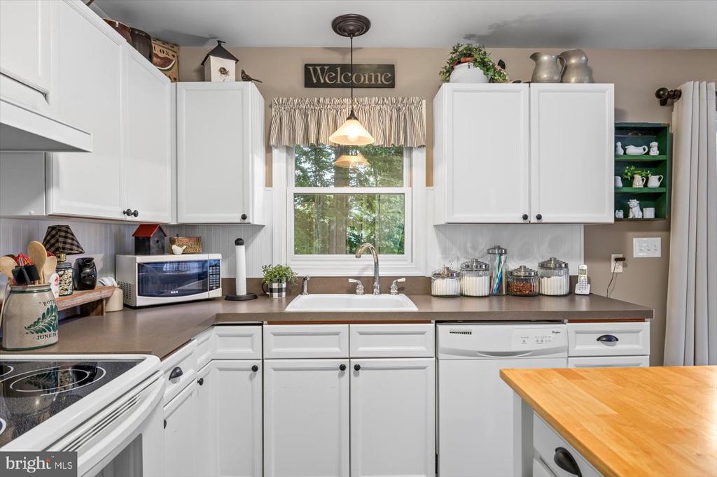 102 YORKTOWN BLVD, LOCUST GROVE, Virginia 22508, 3 Bedrooms Bedrooms, ,2 BathroomsBathrooms,Residential,102 YORKTOWN BLVD,VAOR2010242 MLS # VAOR2010242