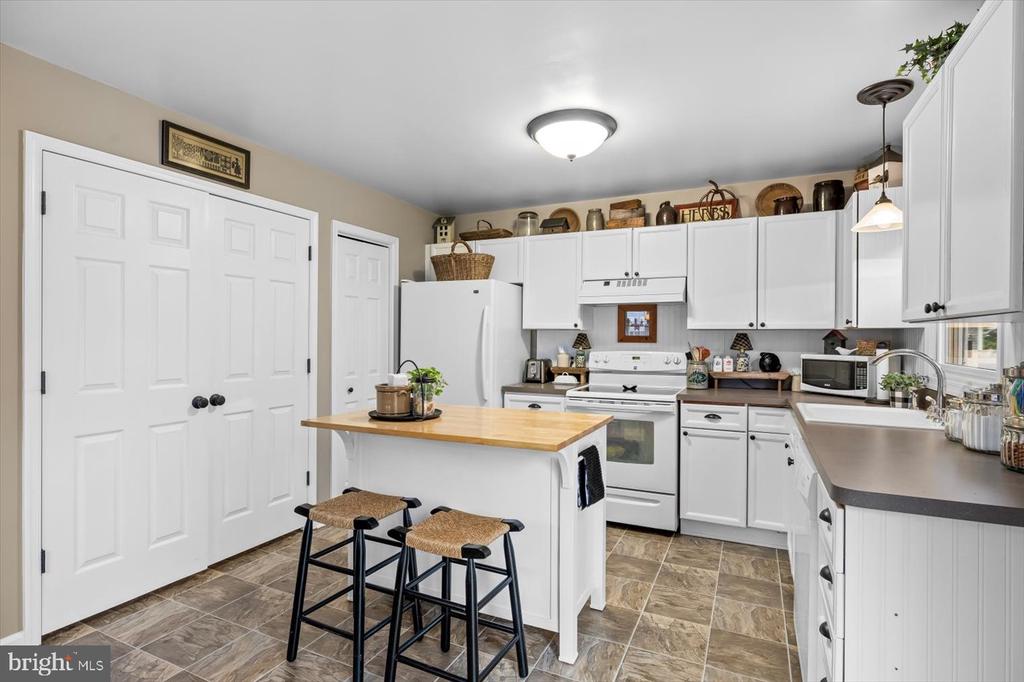 102 YORKTOWN BLVD, LOCUST GROVE, Virginia 22508, 3 Bedrooms Bedrooms, ,2 BathroomsBathrooms,Residential,102 YORKTOWN BLVD,VAOR2010242 MLS # VAOR2010242