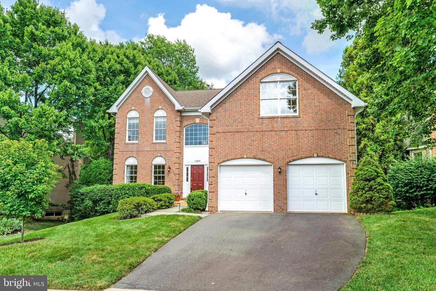 1309 MURRAY DOWNS WAY, RESTON, Virginia 20194, 4 Bedrooms Bedrooms, ,3 BathroomsBathrooms,Residential,For sale,1309 MURRAY DOWNS WAY,VAFX2255536 MLS # VAFX2255536