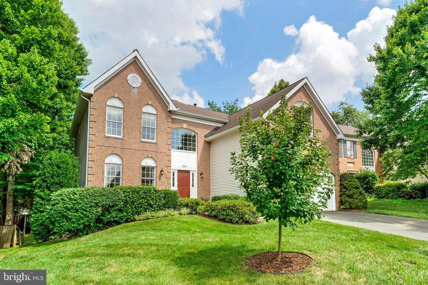 1309 MURRAY DOWNS WAY, RESTON, Virginia 20194, 4 Bedrooms Bedrooms, ,3 BathroomsBathrooms,Residential,For sale,1309 MURRAY DOWNS WAY,VAFX2255536 MLS # VAFX2255536
