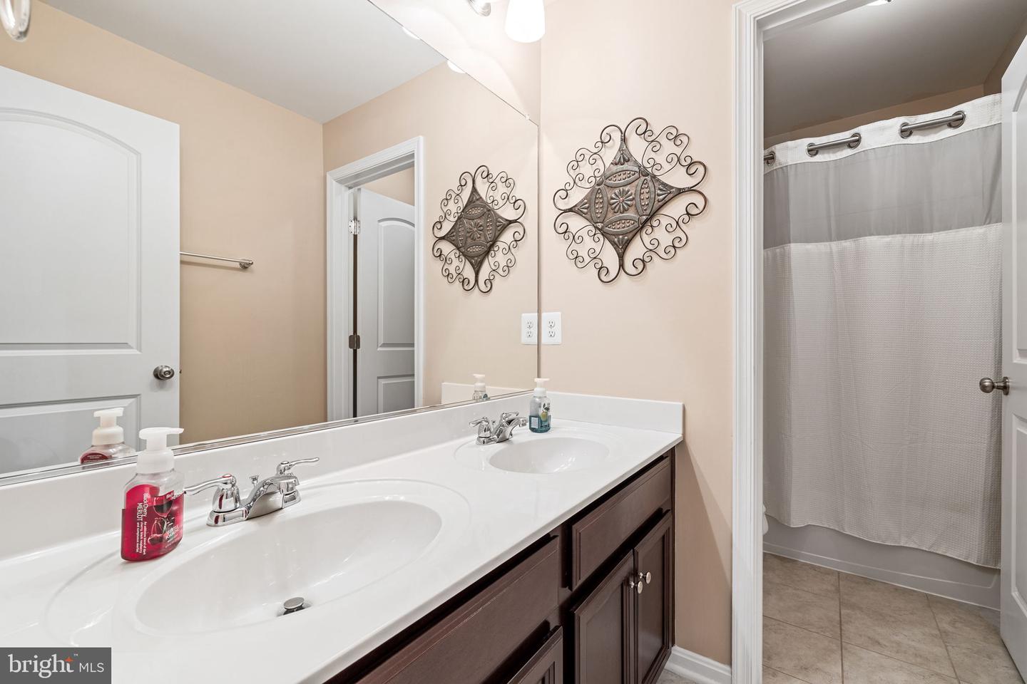 5696 LIBERTY MANOR CIR, WOODBRIDGE, Virginia 22193, 4 Bedrooms Bedrooms, ,2 BathroomsBathrooms,Residential,For sale,5696 LIBERTY MANOR CIR,VAPW2099490 MLS # VAPW2099490