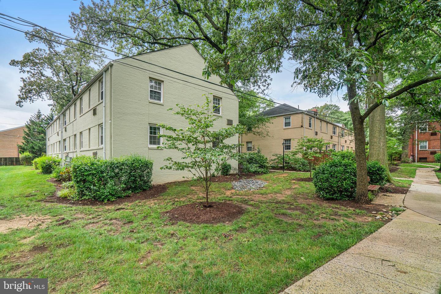 105 N GEORGE MASON DR N #105-2, ARLINGTON, Virginia 22203, 2 Bedrooms Bedrooms, ,1 BathroomBathrooms,Residential,For sale,105 N GEORGE MASON DR N #105-2,VAAR2061060 MLS # VAAR2061060