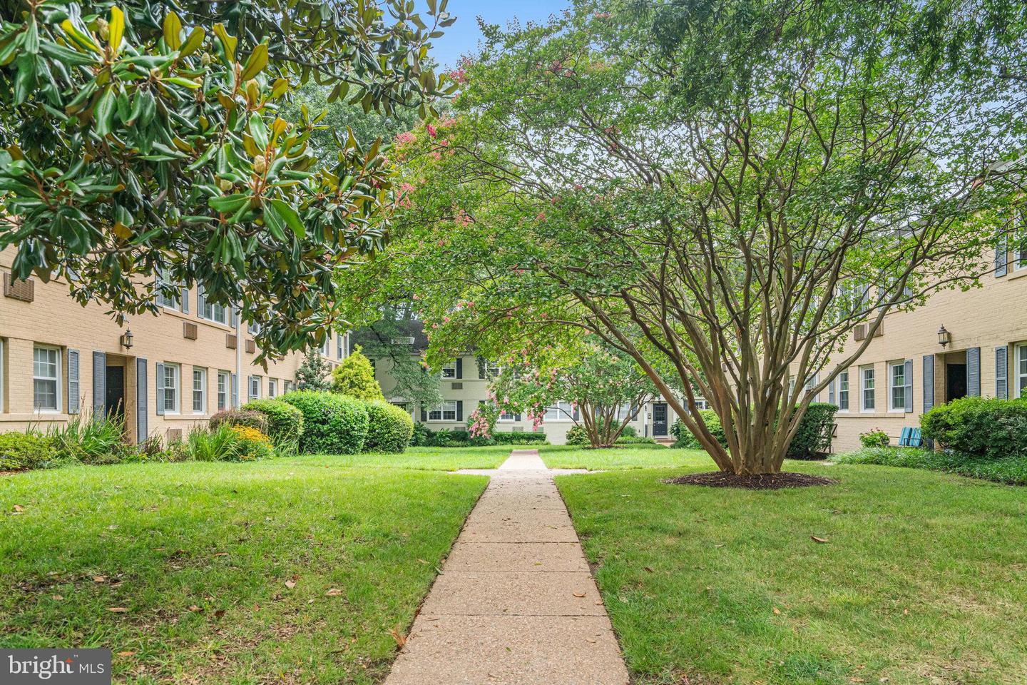 105 N GEORGE MASON DR N #105-2, ARLINGTON, Virginia 22203, 2 Bedrooms Bedrooms, ,1 BathroomBathrooms,Residential,For sale,105 N GEORGE MASON DR N #105-2,VAAR2061060 MLS # VAAR2061060