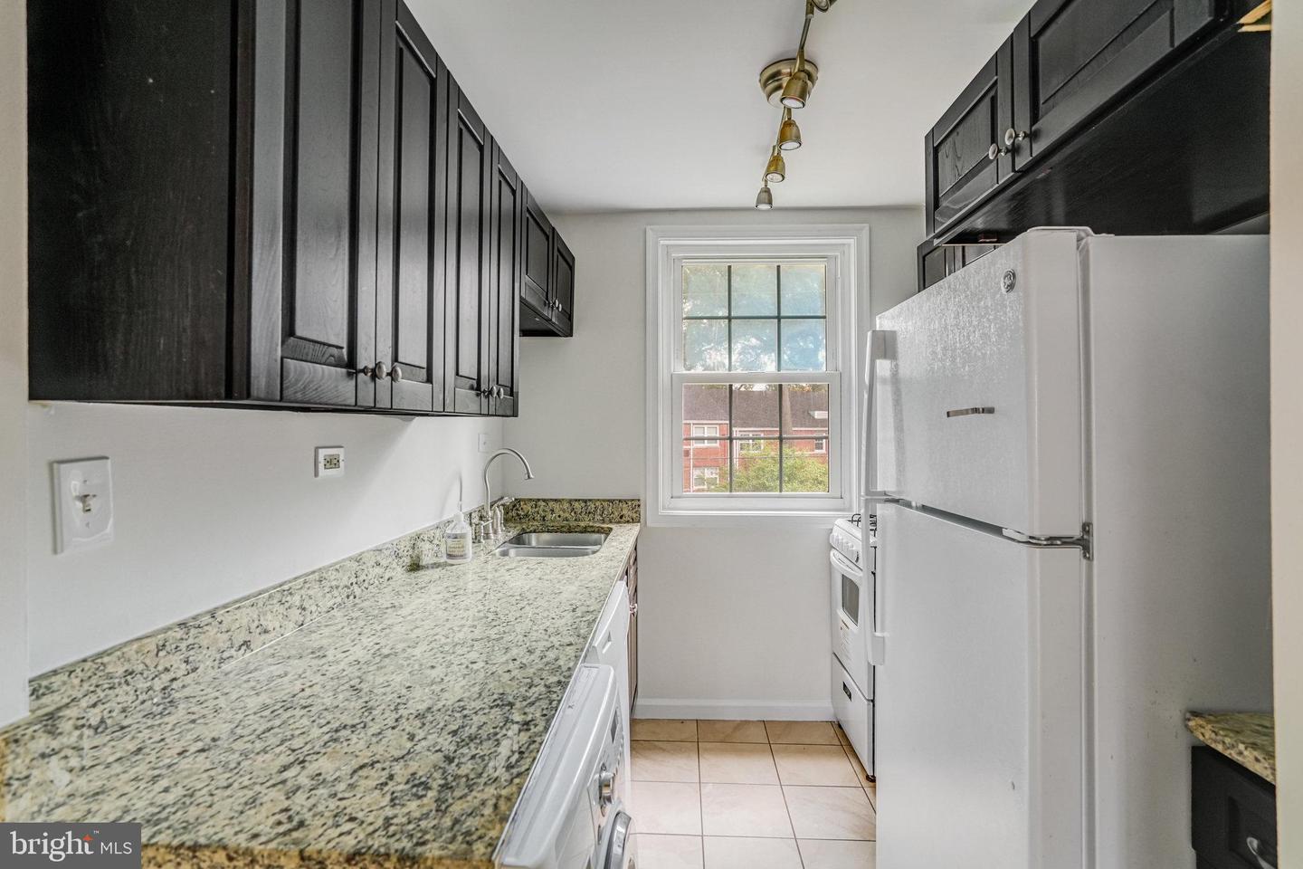 105 N GEORGE MASON DR N #105-2, ARLINGTON, Virginia 22203, 2 Bedrooms Bedrooms, ,1 BathroomBathrooms,Residential,For sale,105 N GEORGE MASON DR N #105-2,VAAR2061060 MLS # VAAR2061060
