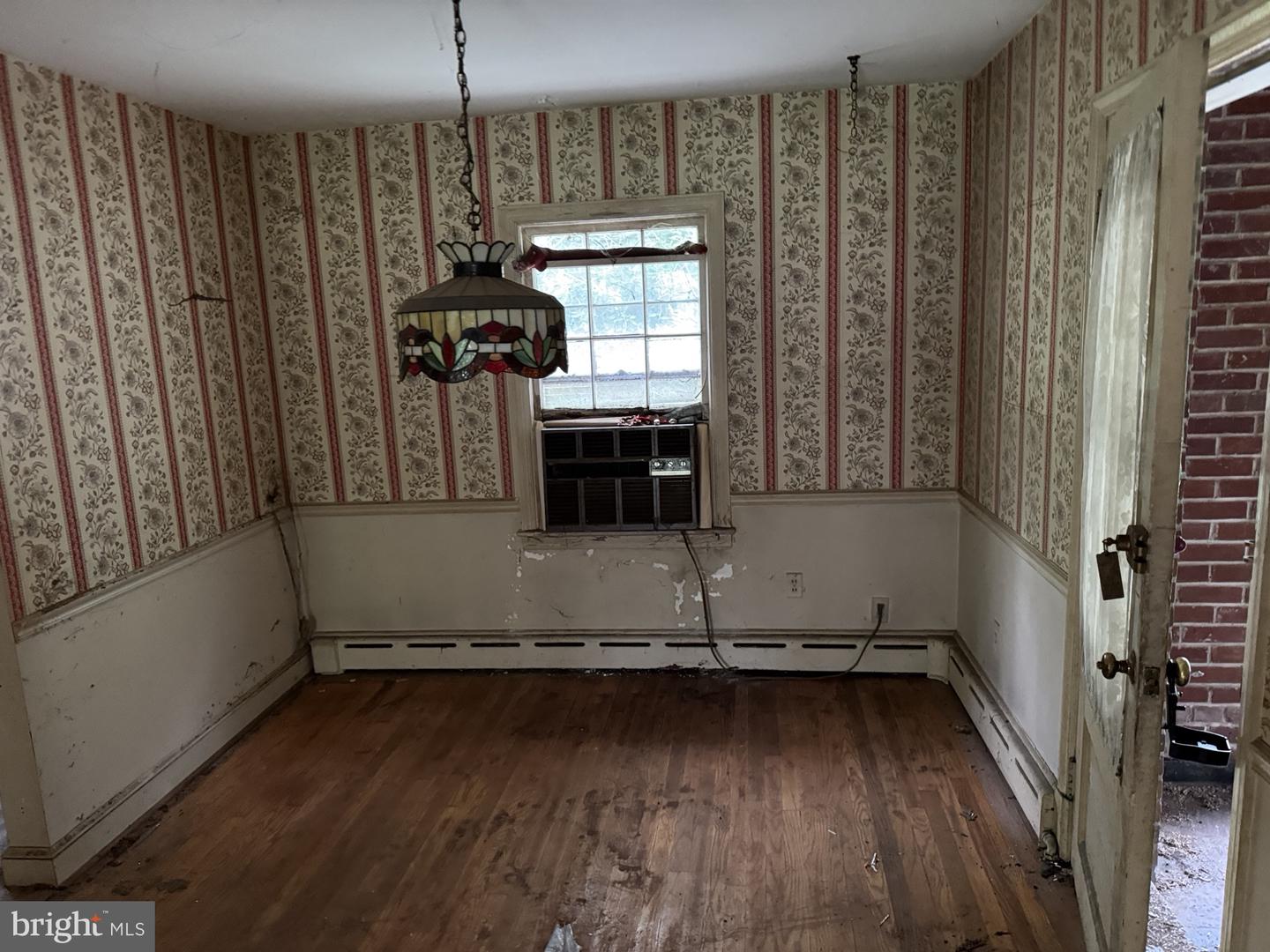 6420 SPRING TER, FALLS CHURCH, Virginia 22042, 5 Bedrooms Bedrooms, ,3 BathroomsBathrooms,Residential,For sale,6420 SPRING TER,VAFX2256310 MLS # VAFX2256310