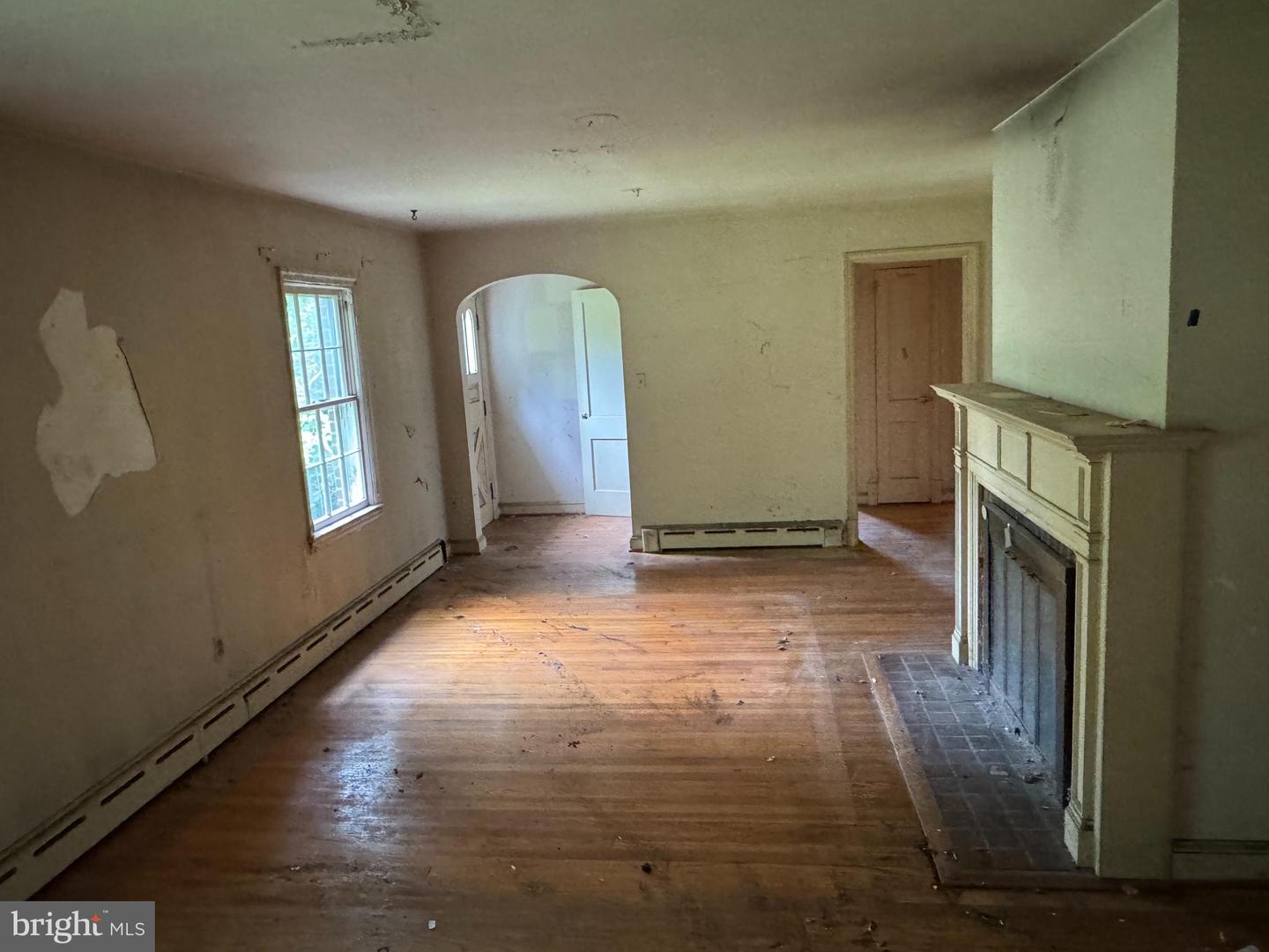 6420 SPRING TER, FALLS CHURCH, Virginia 22042, 5 Bedrooms Bedrooms, ,3 BathroomsBathrooms,Residential,For sale,6420 SPRING TER,VAFX2256310 MLS # VAFX2256310