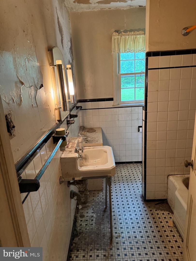 6420 SPRING TER, FALLS CHURCH, Virginia 22042, 5 Bedrooms Bedrooms, ,3 BathroomsBathrooms,Residential,For sale,6420 SPRING TER,VAFX2256310 MLS # VAFX2256310