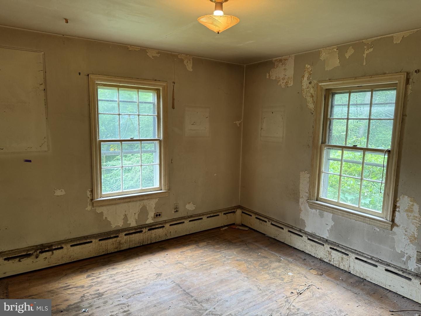 6420 SPRING TER, FALLS CHURCH, Virginia 22042, 5 Bedrooms Bedrooms, ,3 BathroomsBathrooms,Residential,For sale,6420 SPRING TER,VAFX2256310 MLS # VAFX2256310