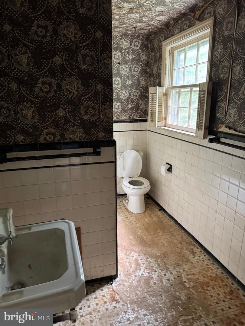 6420 SPRING TER, FALLS CHURCH, Virginia 22042, 5 Bedrooms Bedrooms, ,3 BathroomsBathrooms,Residential,For sale,6420 SPRING TER,VAFX2256310 MLS # VAFX2256310