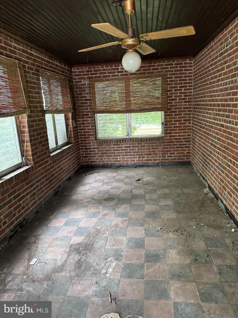 6420 SPRING TER, FALLS CHURCH, Virginia 22042, 5 Bedrooms Bedrooms, ,3 BathroomsBathrooms,Residential,For sale,6420 SPRING TER,VAFX2256310 MLS # VAFX2256310