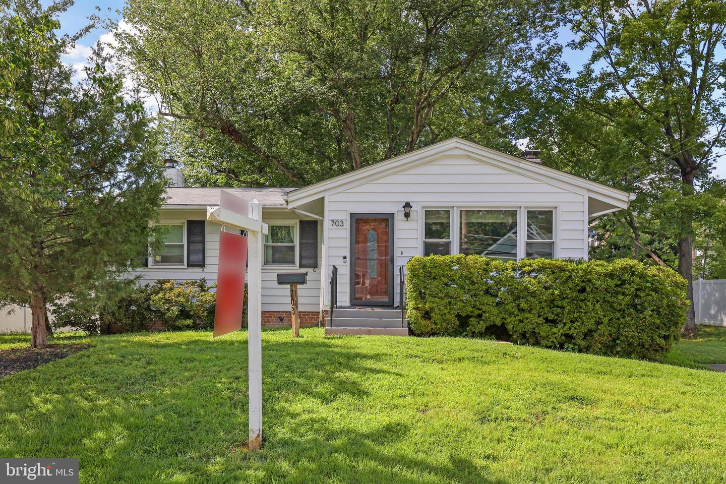 703 KINGSLEY RD SW, VIENNA, Virginia 22180, 3 Bedrooms Bedrooms, ,2 BathroomsBathrooms,Residential,For sale,703 KINGSLEY RD SW,VAFX2256476 MLS # VAFX2256476
