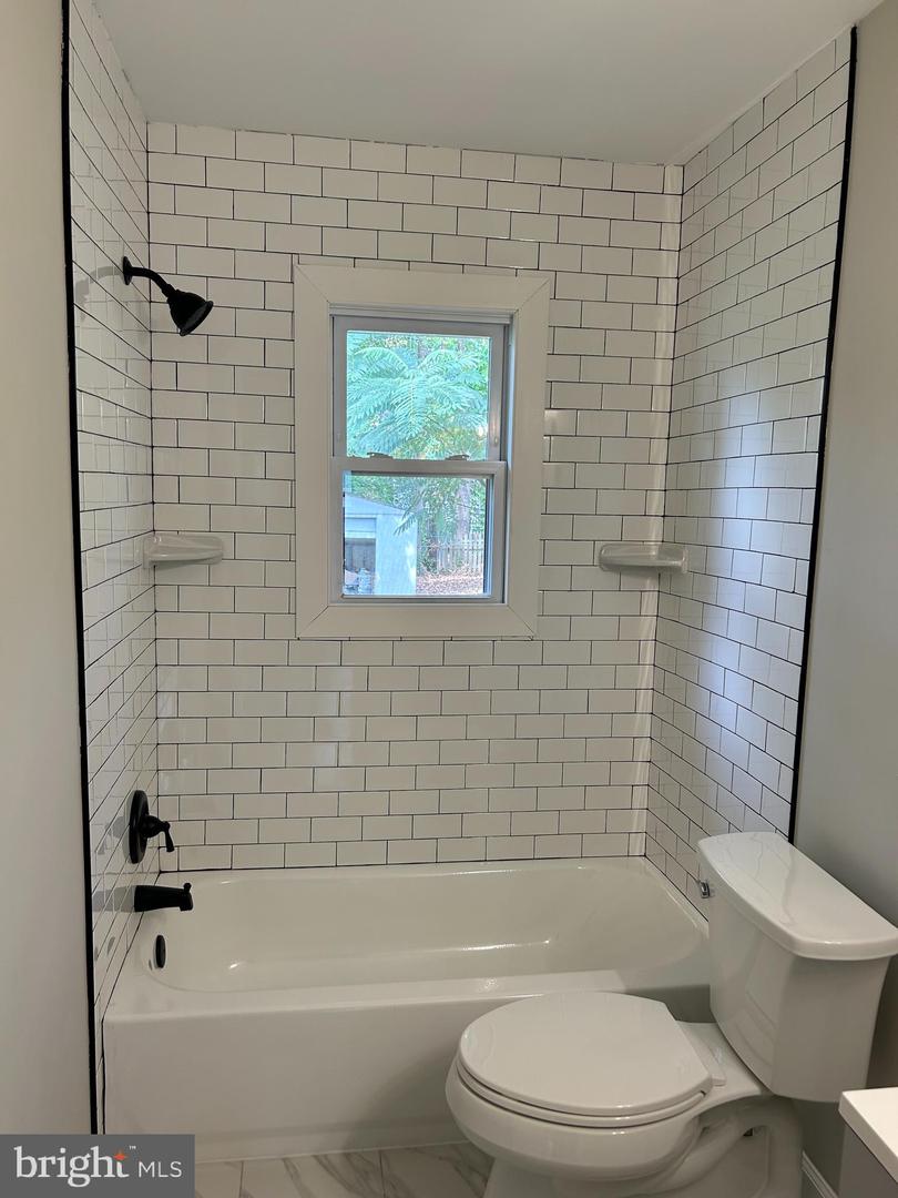 703 KINGSLEY RD SW, VIENNA, Virginia 22180, 3 Bedrooms Bedrooms, ,2 BathroomsBathrooms,Residential,For sale,703 KINGSLEY RD SW,VAFX2256476 MLS # VAFX2256476