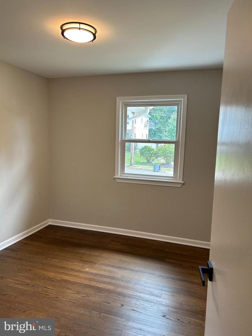 703 KINGSLEY RD SW, VIENNA, Virginia 22180, 3 Bedrooms Bedrooms, ,2 BathroomsBathrooms,Residential,For sale,703 KINGSLEY RD SW,VAFX2256476 MLS # VAFX2256476