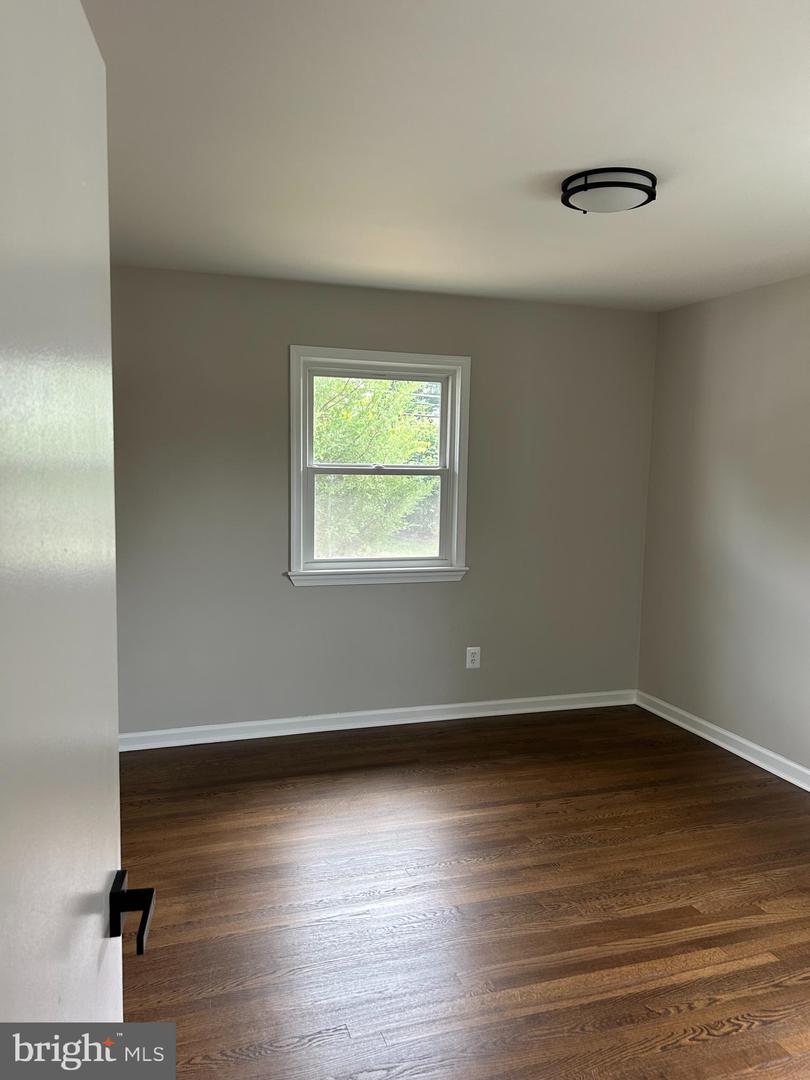703 KINGSLEY RD SW, VIENNA, Virginia 22180, 3 Bedrooms Bedrooms, ,2 BathroomsBathrooms,Residential,For sale,703 KINGSLEY RD SW,VAFX2256476 MLS # VAFX2256476