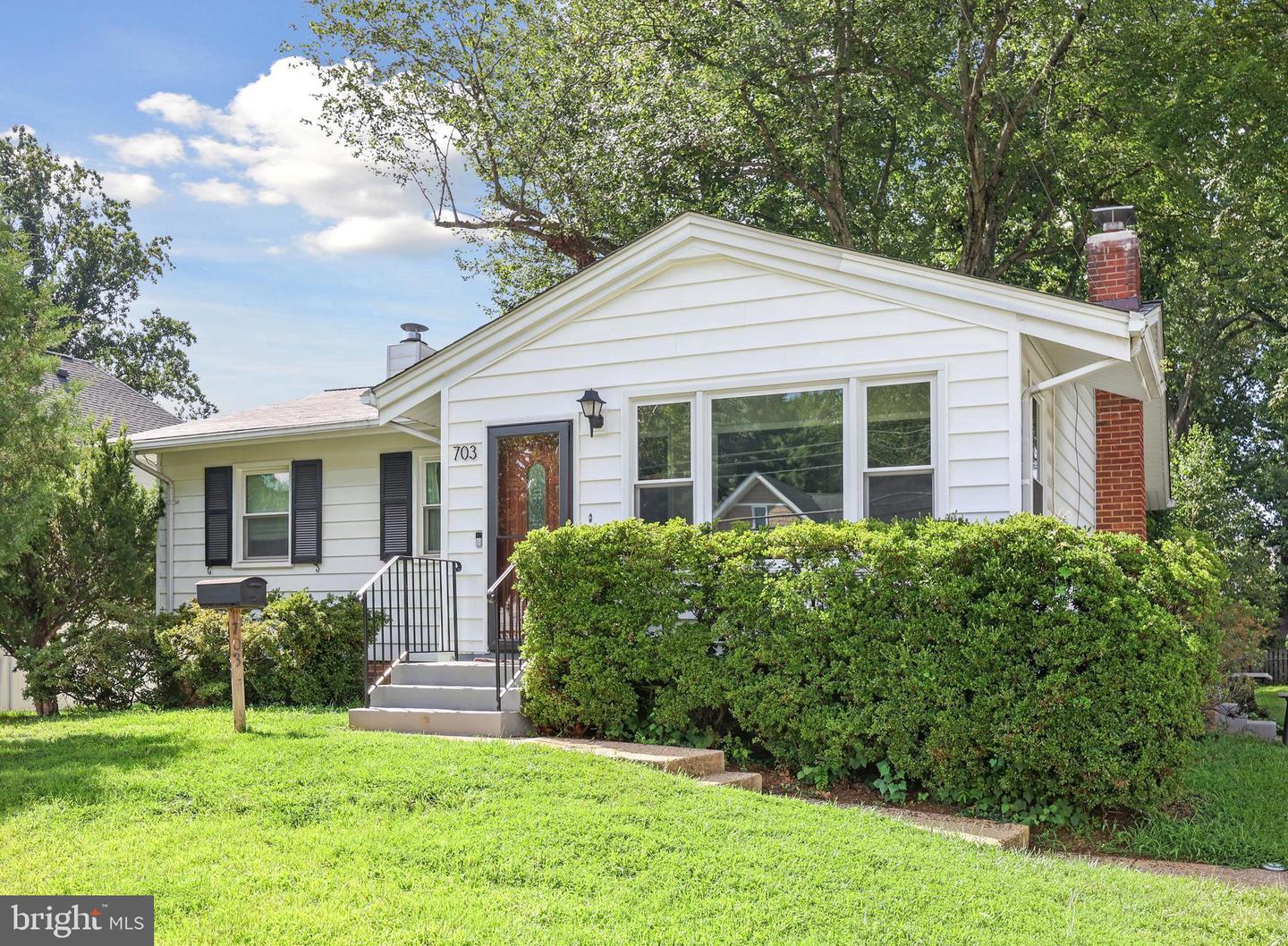 703 KINGSLEY RD SW, VIENNA, Virginia 22180, 3 Bedrooms Bedrooms, ,2 BathroomsBathrooms,Residential,For sale,703 KINGSLEY RD SW,VAFX2256476 MLS # VAFX2256476