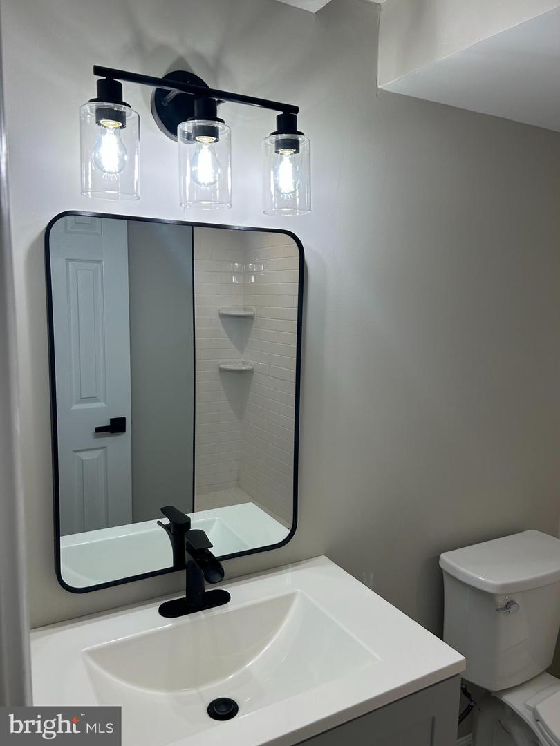 703 KINGSLEY RD SW, VIENNA, Virginia 22180, 3 Bedrooms Bedrooms, ,2 BathroomsBathrooms,Residential,For sale,703 KINGSLEY RD SW,VAFX2256476 MLS # VAFX2256476