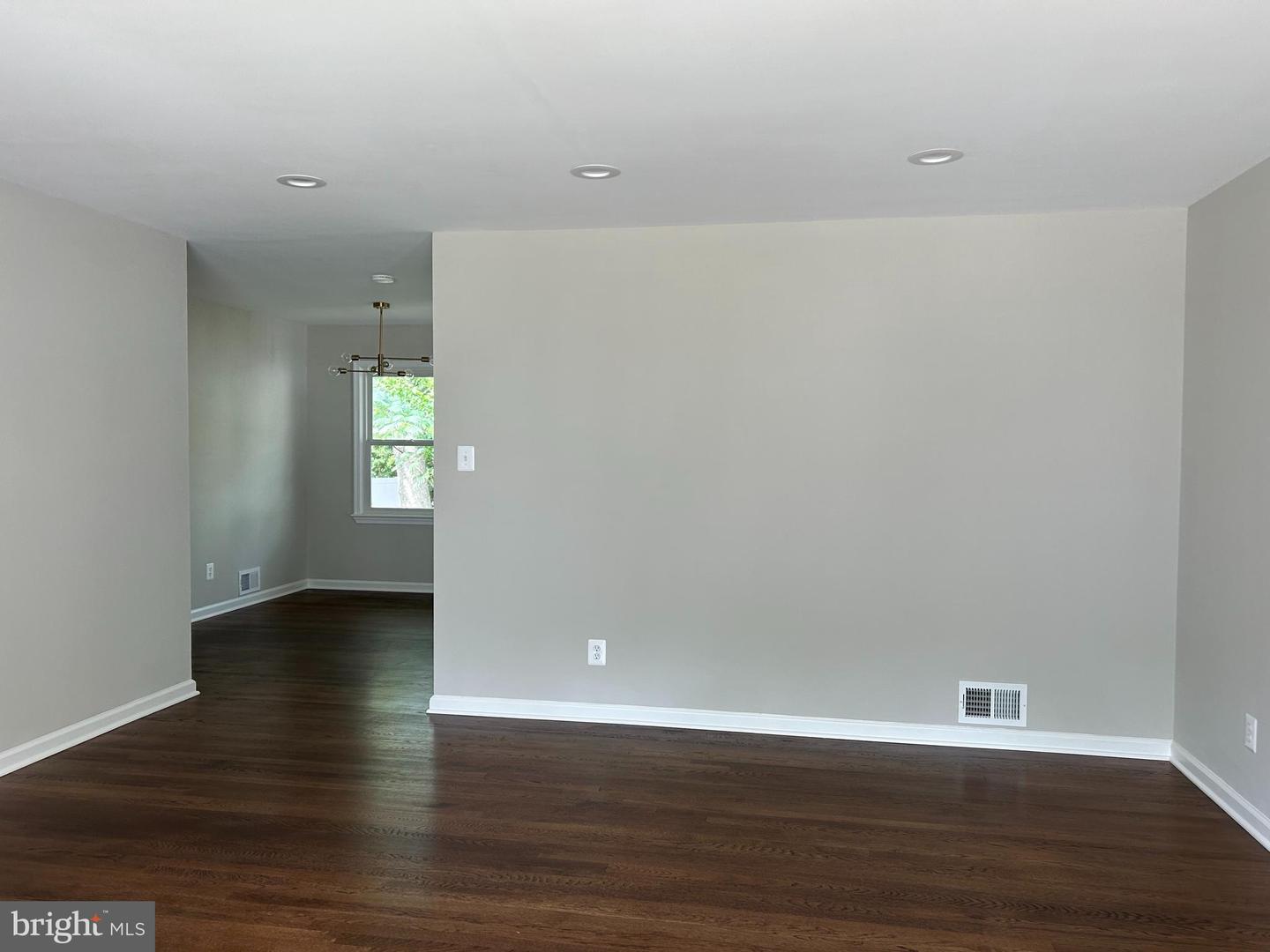 703 KINGSLEY RD SW, VIENNA, Virginia 22180, 3 Bedrooms Bedrooms, ,2 BathroomsBathrooms,Residential,For sale,703 KINGSLEY RD SW,VAFX2256476 MLS # VAFX2256476
