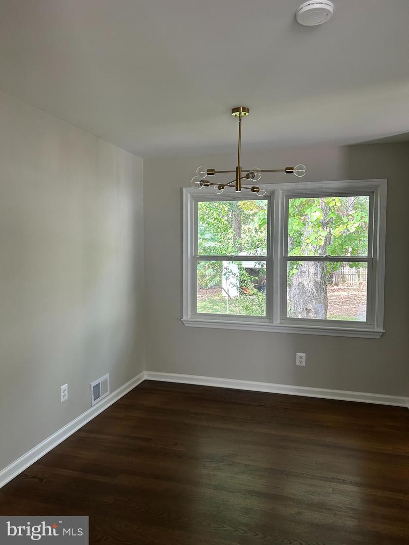703 KINGSLEY RD SW, VIENNA, Virginia 22180, 3 Bedrooms Bedrooms, ,2 BathroomsBathrooms,Residential,For sale,703 KINGSLEY RD SW,VAFX2256476 MLS # VAFX2256476