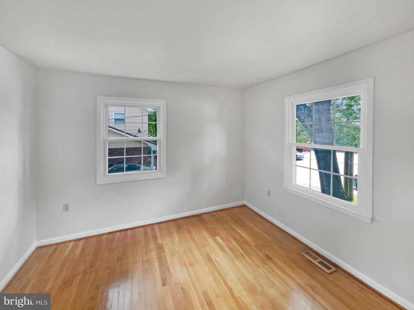 9604 BRADDOCK RD, FAIRFAX, Virginia 22032, 5 Bedrooms Bedrooms, ,2 BathroomsBathrooms,Residential,For sale,9604 BRADDOCK RD,VAFX2256524 MLS # VAFX2256524