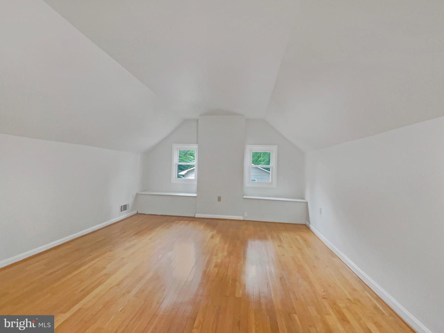 9604 BRADDOCK RD, FAIRFAX, Virginia 22032, 5 Bedrooms Bedrooms, ,2 BathroomsBathrooms,Residential,For sale,9604 BRADDOCK RD,VAFX2256524 MLS # VAFX2256524