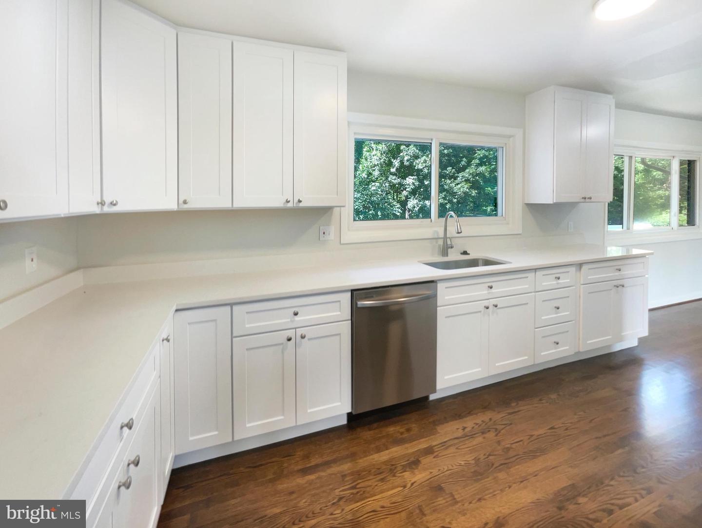 5716 GLENMULLEN PL, ALEXANDRIA, Virginia 22303, 4 Bedrooms Bedrooms, ,2 BathroomsBathrooms,Residential,For sale,5716 GLENMULLEN PL,VAFX2256526 MLS # VAFX2256526