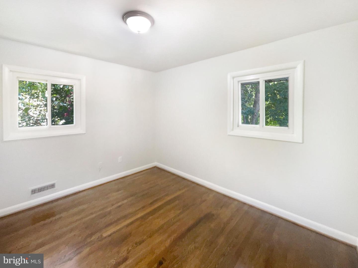 5716 GLENMULLEN PL, ALEXANDRIA, Virginia 22303, 4 Bedrooms Bedrooms, ,2 BathroomsBathrooms,Residential,For sale,5716 GLENMULLEN PL,VAFX2256526 MLS # VAFX2256526