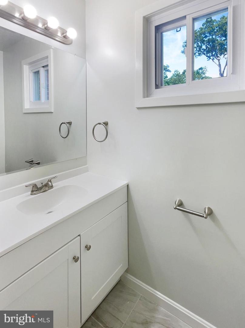 5716 GLENMULLEN PL, ALEXANDRIA, Virginia 22303, 4 Bedrooms Bedrooms, ,2 BathroomsBathrooms,Residential,For sale,5716 GLENMULLEN PL,VAFX2256526 MLS # VAFX2256526