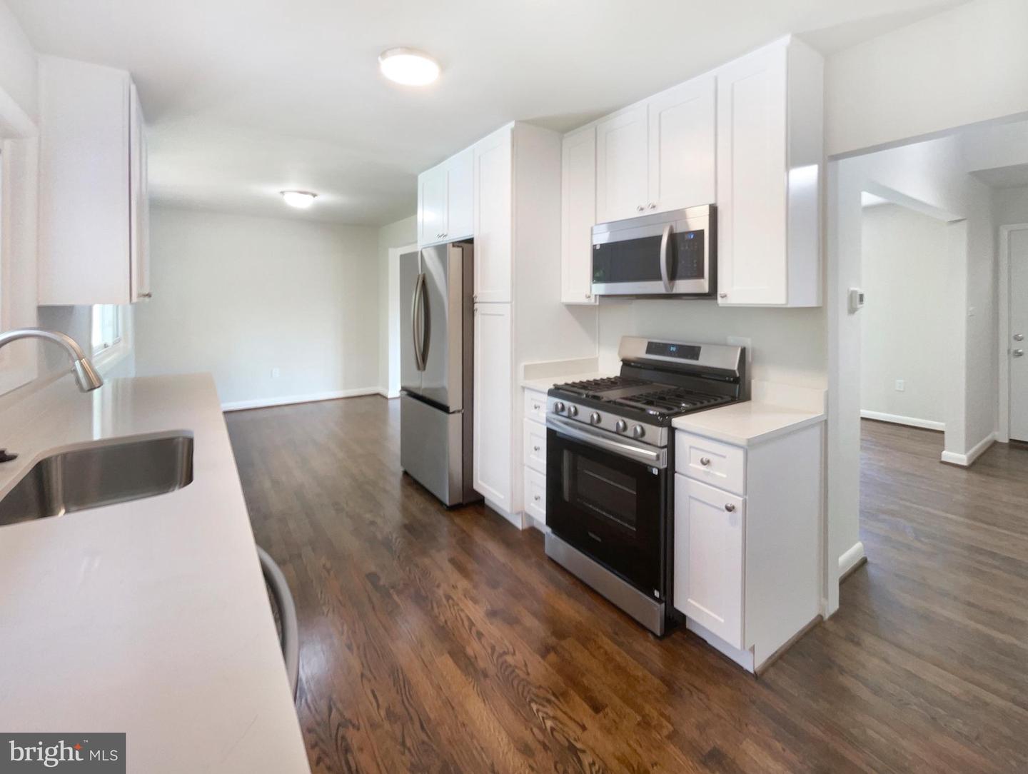 5716 GLENMULLEN PL, ALEXANDRIA, Virginia 22303, 4 Bedrooms Bedrooms, ,2 BathroomsBathrooms,Residential,For sale,5716 GLENMULLEN PL,VAFX2256526 MLS # VAFX2256526