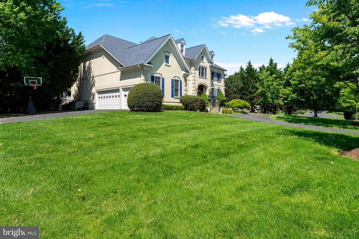 1445 MAYHURST BLVD, MCLEAN, Virginia 22102, 7 Bedrooms Bedrooms, ,8 BathroomsBathrooms,Residential,For sale,1445 MAYHURST BLVD,VAFX2256590 MLS # VAFX2256590