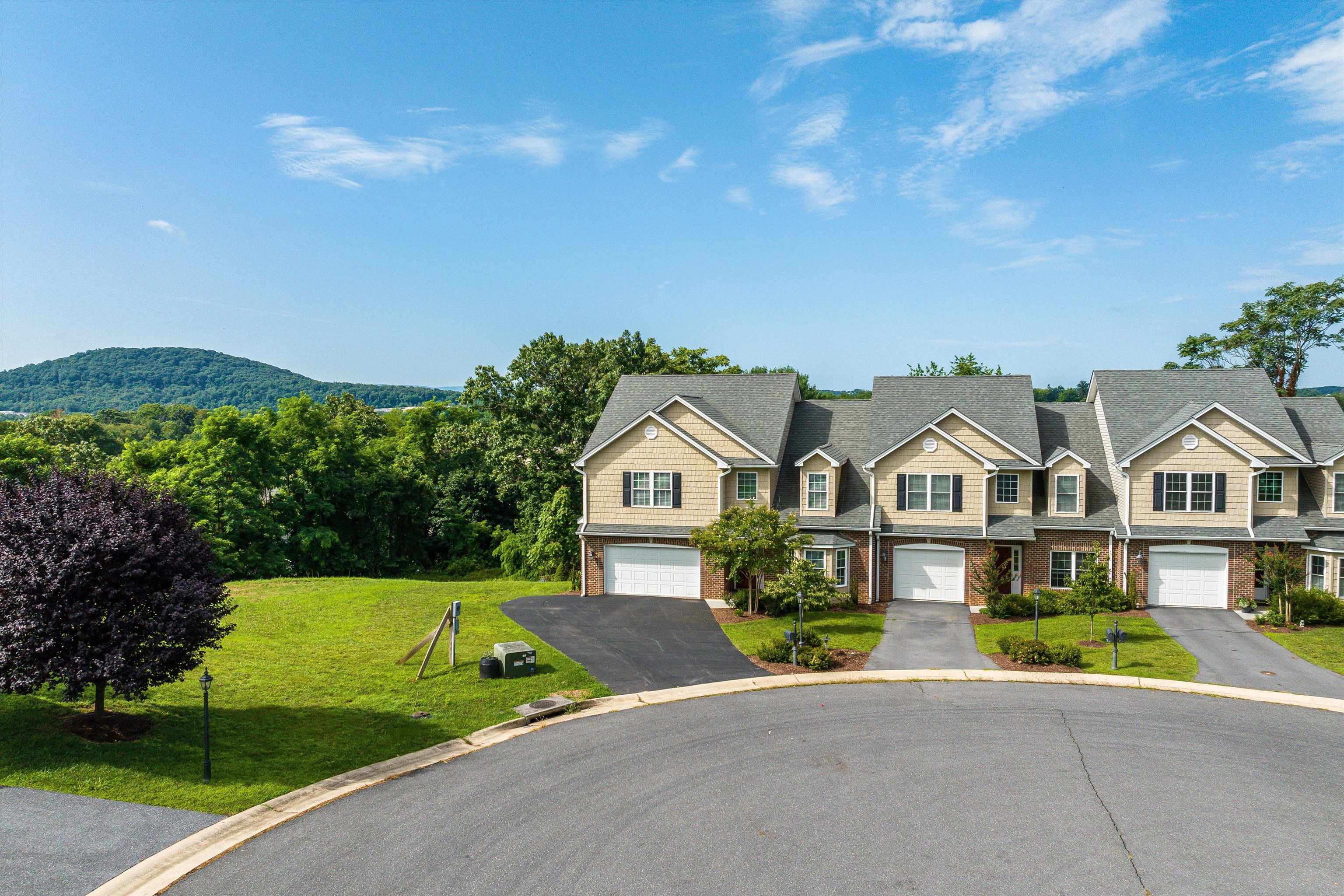 229 FOREST RIDGE RD, STAUNTON, Virginia 24401, 4 Bedrooms Bedrooms, ,2 BathroomsBathrooms,Residential,229 FOREST RIDGE RD,666958 MLS # 666958