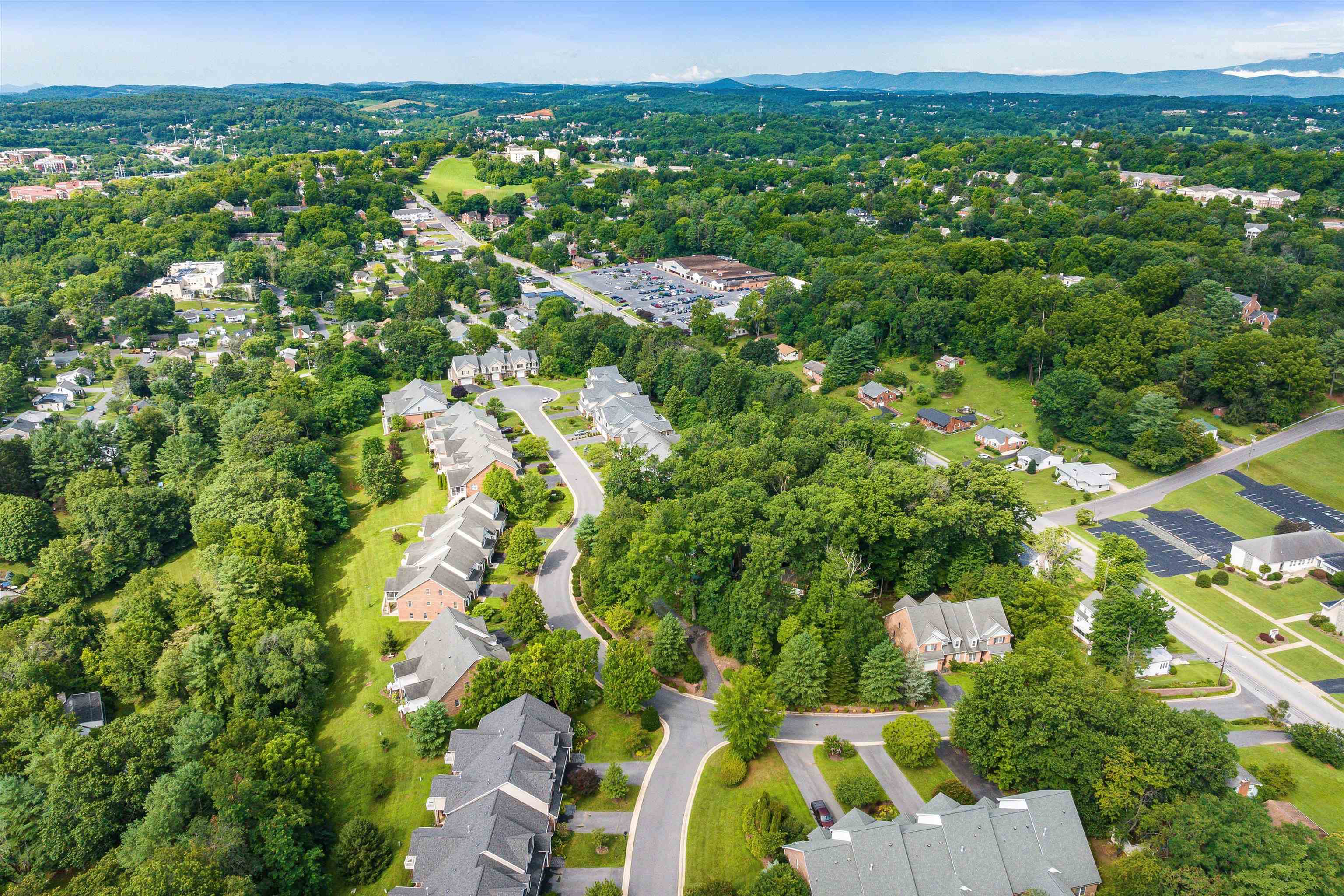 229 FOREST RIDGE RD, STAUNTON, Virginia 24401, 4 Bedrooms Bedrooms, ,2 BathroomsBathrooms,Residential,229 FOREST RIDGE RD,666958 MLS # 666958