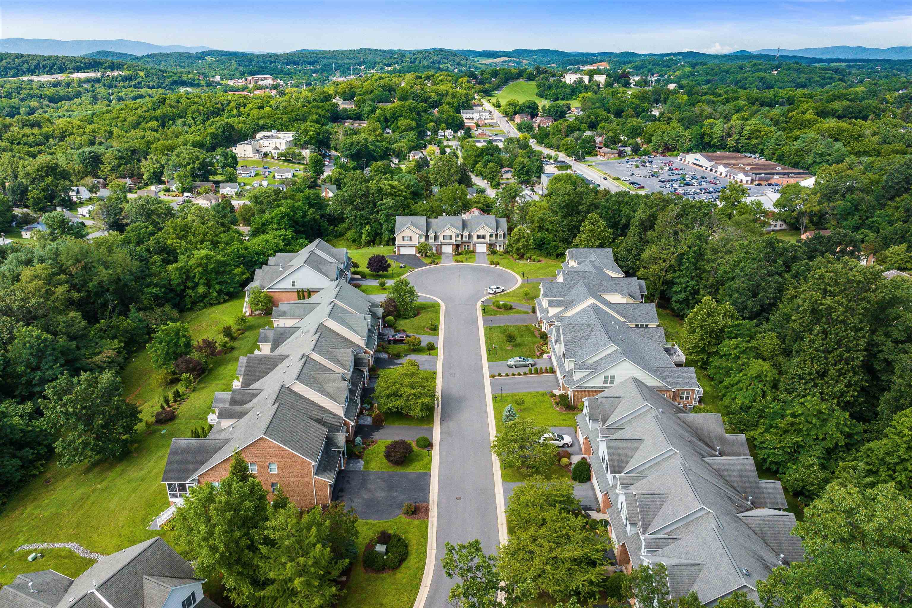 229 FOREST RIDGE RD, STAUNTON, Virginia 24401, 4 Bedrooms Bedrooms, ,2 BathroomsBathrooms,Residential,229 FOREST RIDGE RD,666958 MLS # 666958