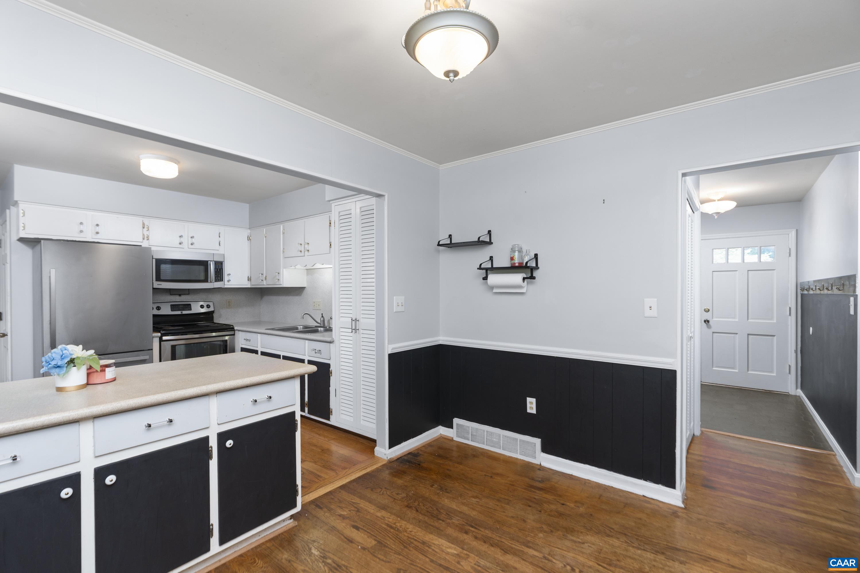 814 N COALTER ST, STAUNTON, Virginia 24401, 4 Bedrooms Bedrooms, ,3 BathroomsBathrooms,Residential,814 N COALTER ST,666960 MLS # 666960