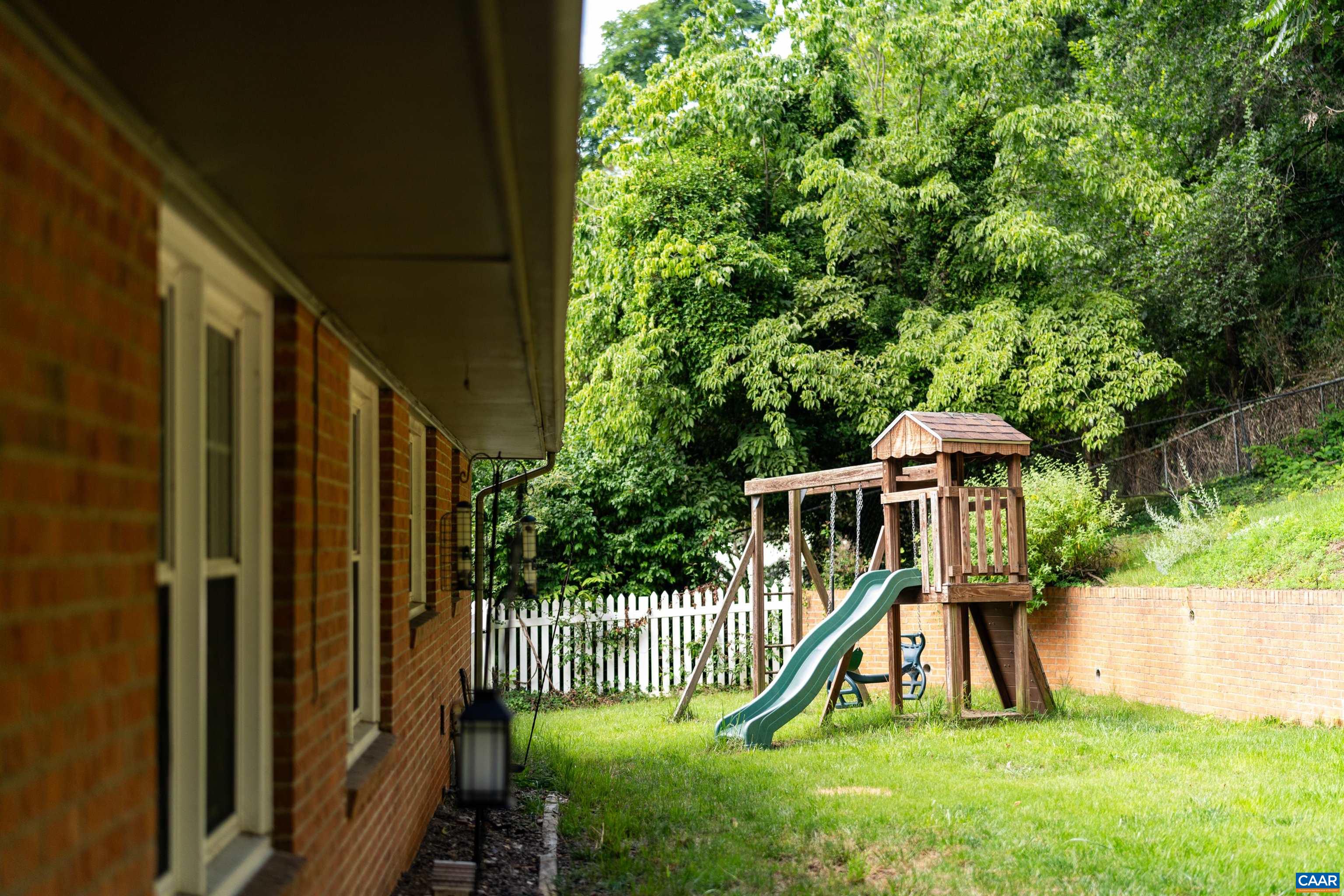 814 N COALTER ST, STAUNTON, Virginia 24401, 4 Bedrooms Bedrooms, ,3 BathroomsBathrooms,Residential,814 N COALTER ST,666960 MLS # 666960