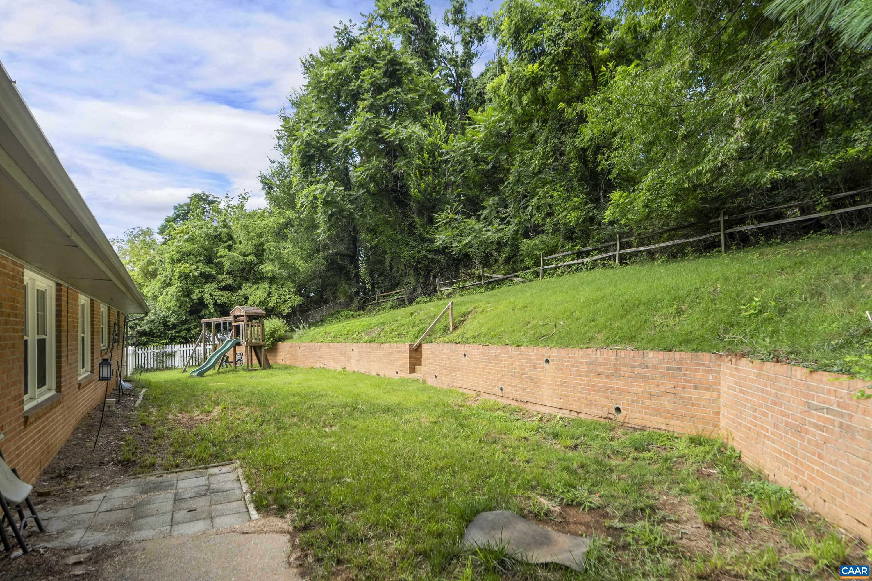 814 N COALTER ST, STAUNTON, Virginia 24401, 4 Bedrooms Bedrooms, ,3 BathroomsBathrooms,Residential,814 N COALTER ST,666960 MLS # 666960