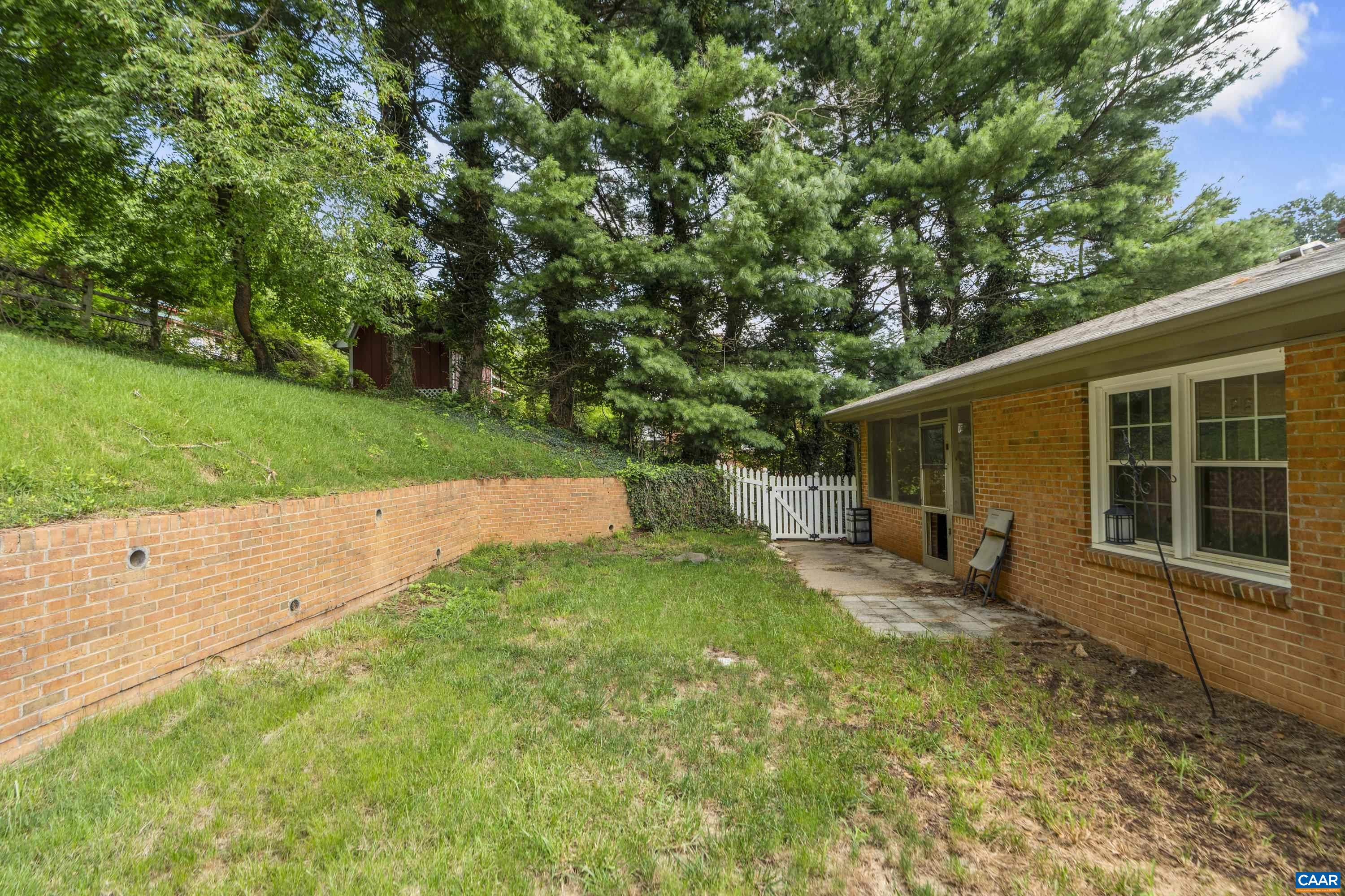 814 N COALTER ST, STAUNTON, Virginia 24401, 4 Bedrooms Bedrooms, ,3 BathroomsBathrooms,Residential,814 N COALTER ST,666960 MLS # 666960