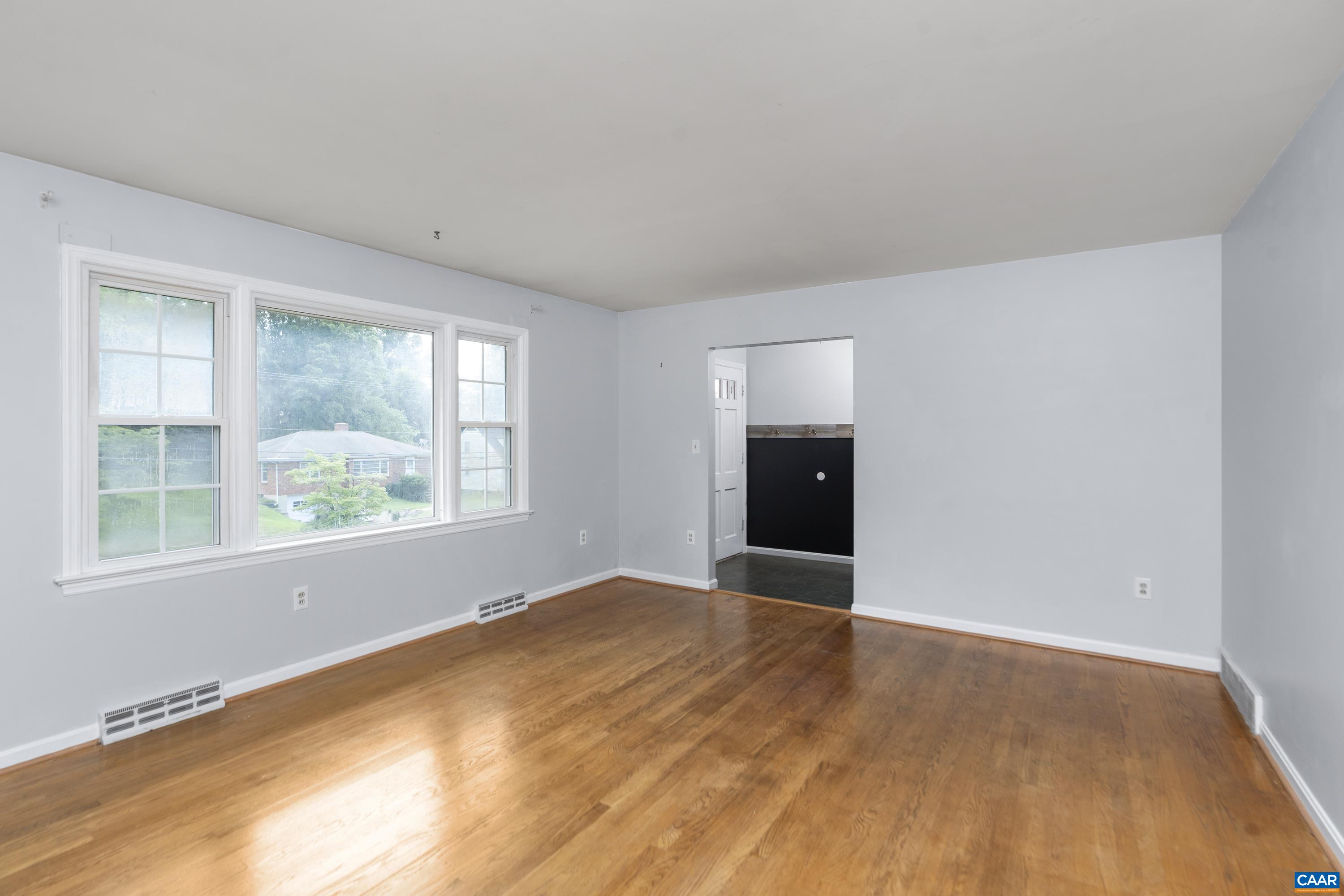 814 N COALTER ST, STAUNTON, Virginia 24401, 4 Bedrooms Bedrooms, ,3 BathroomsBathrooms,Residential,814 N COALTER ST,666960 MLS # 666960